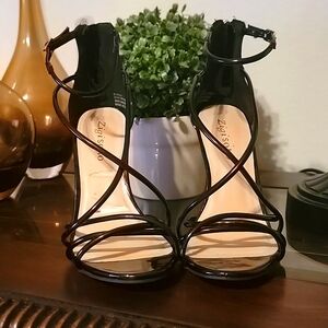 Strappy Black 4in Stilettos. Size 7. Ankle Strap w/ Back Zipper. Zigisoho Brand